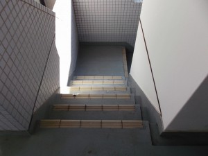 調布市5F Fマンション_階段施工前