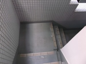調布市5F Fマンション_階段施工前