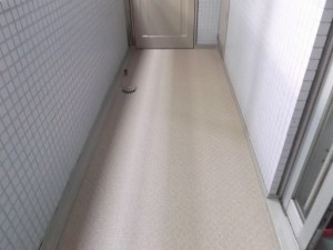 調布市5F Fマンション_共用廊下施工後(シート張り)