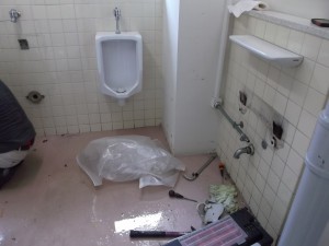新宿区　Sビル　トイレ改修中