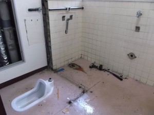 新宿区　Sビル　トイレ改修中