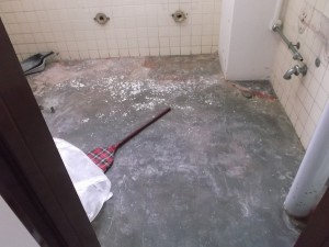 新宿区　Sビル　トイレ改修中