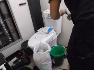 新宿区　Sビル　トイレ改修中