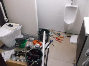 新宿区　Sビル　トイレ改修中